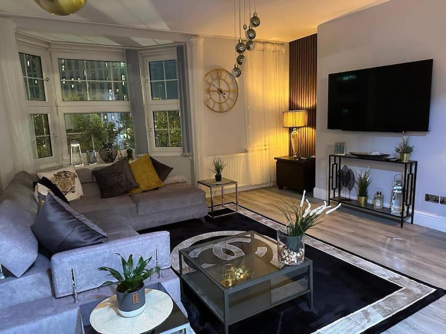 *Luxury 9Ine Lush Jacuzzi Apartment & Balcony* Birmingham Kültér fotó