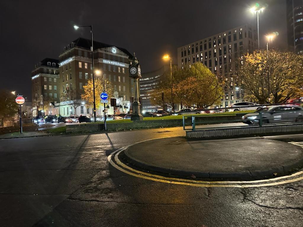 *Luxury 9Ine Lush Jacuzzi Apartment & Balcony* Birmingham Kültér fotó